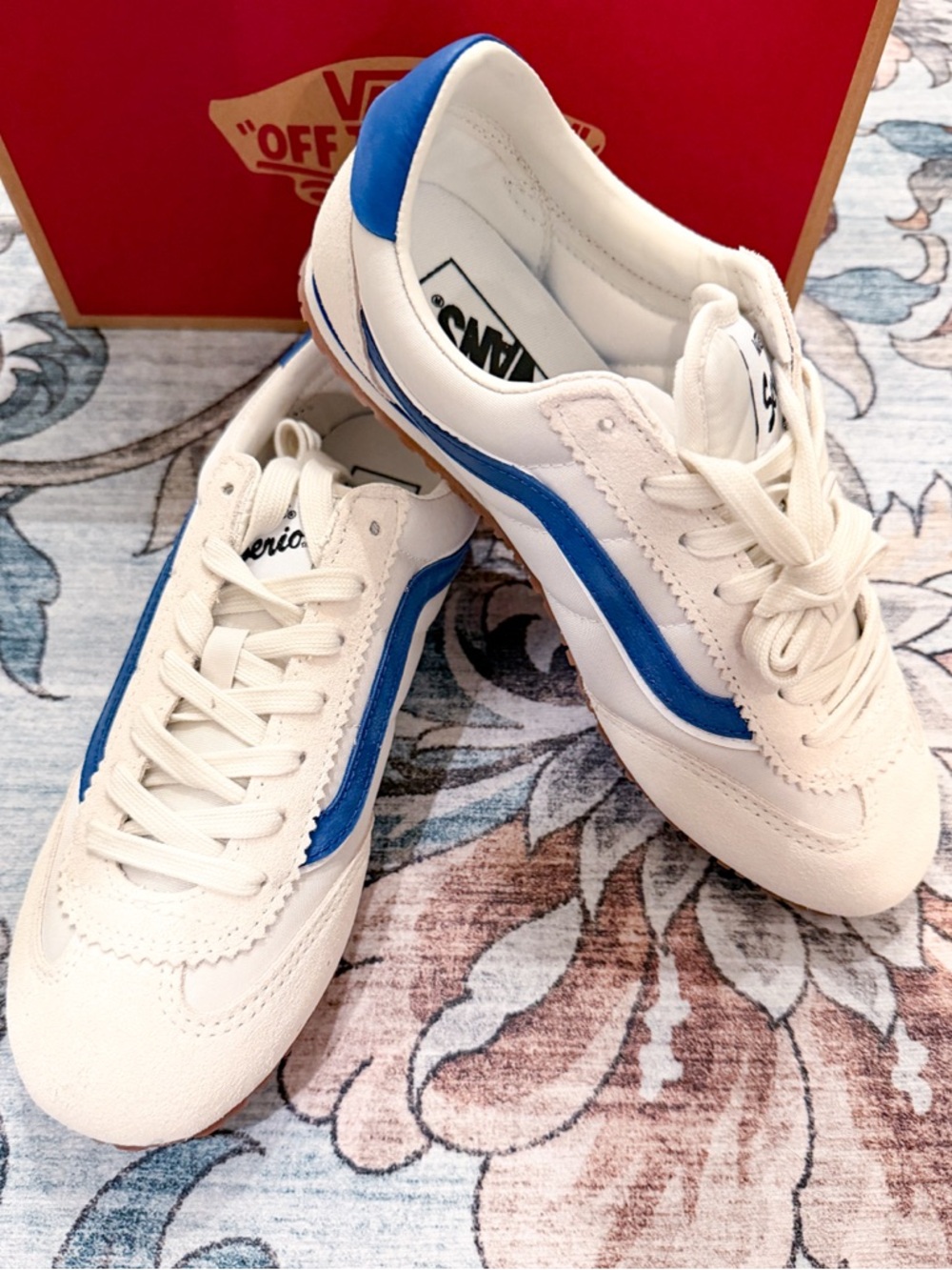 New! Scalloped Vans Super lowpro shoes. Smoke free pet free home